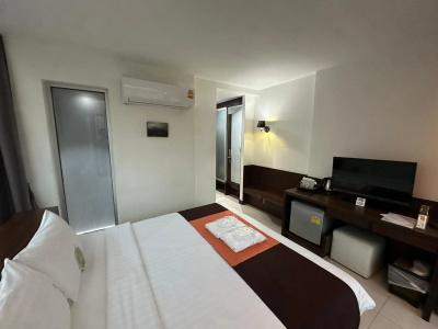 Collection O The Bangkok Airport Link Suite - 11