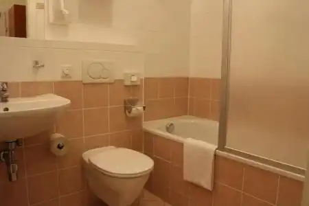 SUITE 900m ZUR OPER - 55