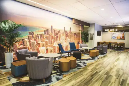 La Quinta Inn & Suites by Wyndham Chicago Downtown - 1