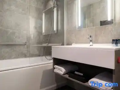 Big Sky & Spa - 44