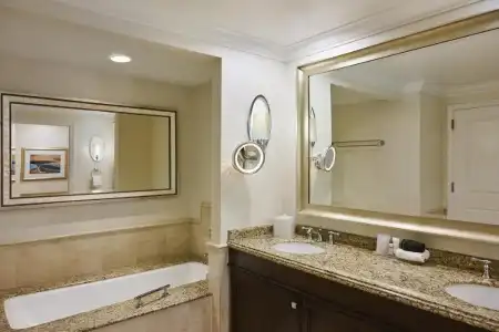 Balboa Bay Resort - 41