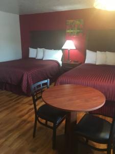 Red Carpet Inn Medford - 1