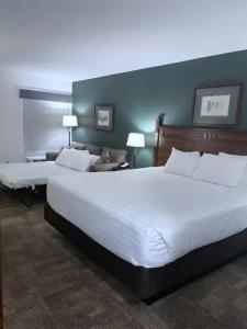 Boothill Inn and Suites - 41