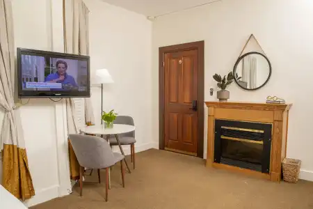 Washington Square Inn - 135