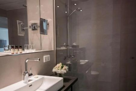 SUYTES Business Studios - 125