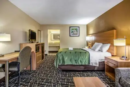 Quality Inn Bowling Green South - 35