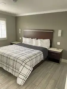 Days Inn by Wyndham Long Beach City Center - 40