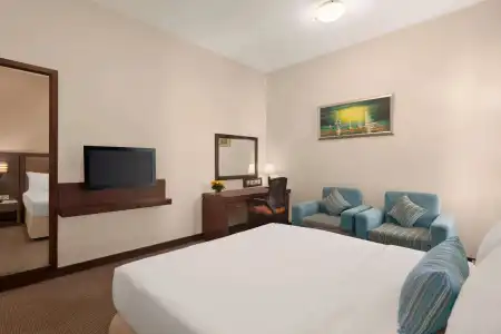 Ramada by Wyndham Dubai Deira - 6