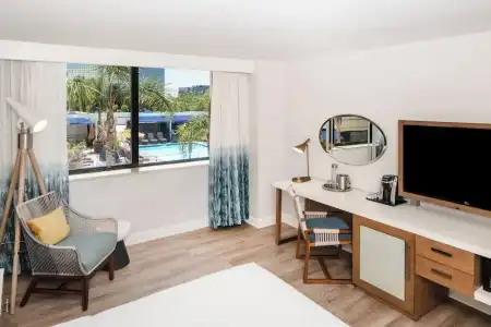 Renaissance Newport Beach - 46