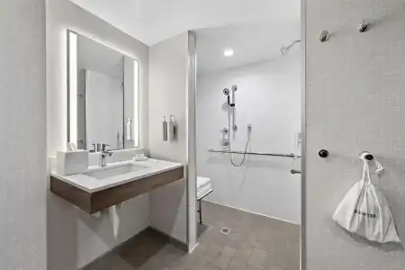Hampton Inn by Hilton Los Angeles Airport - 34