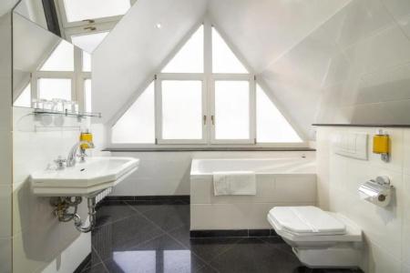 Black Star Suites - 43
