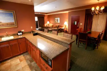 Embassy Suites Lincoln - 37
