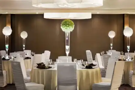 DoubleTree by Hilton Toronto Airport West - 22