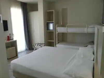 L'Hotel - 32