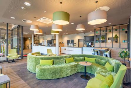 Super 8 by Wyndham Dresden - 1