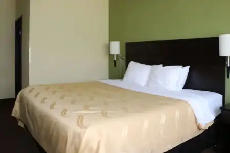 Quality Inn Evansville Eastland Area - 36