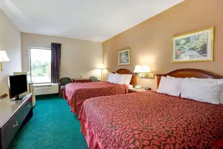 Days Inn & Suites by Wyndham Louisville SW - 17