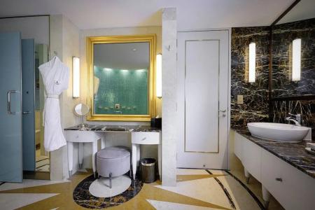 Resorts World Sentosa - Crockfords Tower - 10