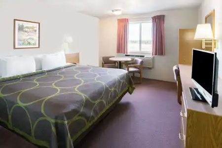 Super 8 Redmond - 3