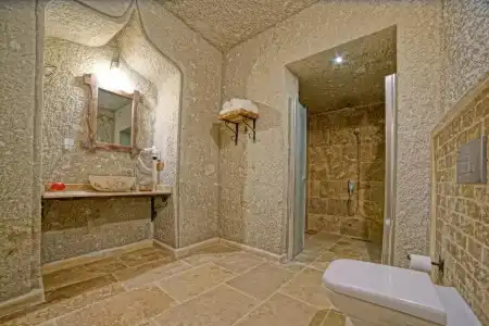 Risus Cave Suites - 6