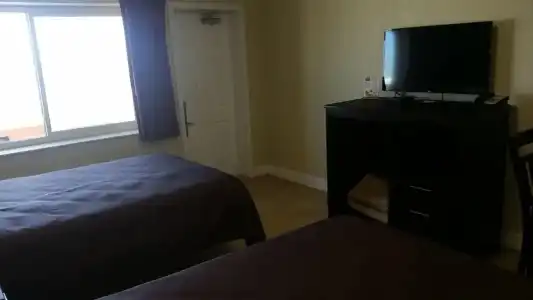 Driftwood Beach Motel - 5