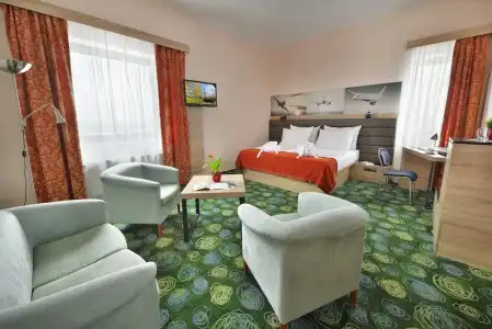 Ramada by Wyndham Airport - 30