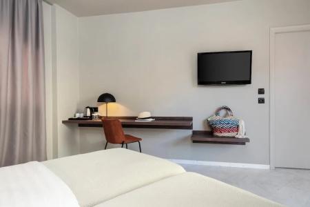 Hotel - 93