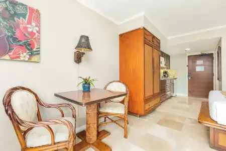 Luana Waikiki & Suites - 94