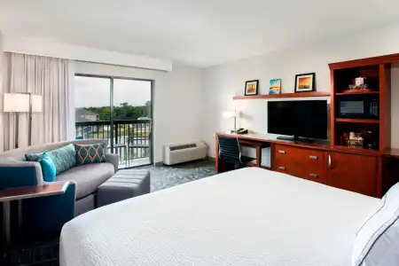 Courtyard by Marriott Myrtle Beach Barefoot Landing - 5