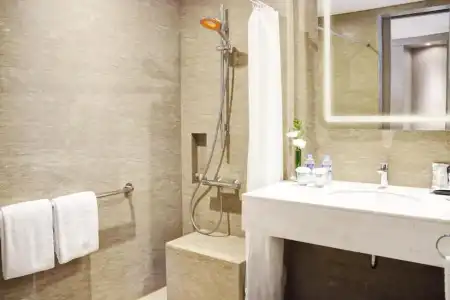 DoubleTree by Hilton Jakarta - Diponegoro - 53