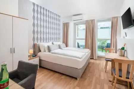 Best Western Plus Celebrity Suites - 31