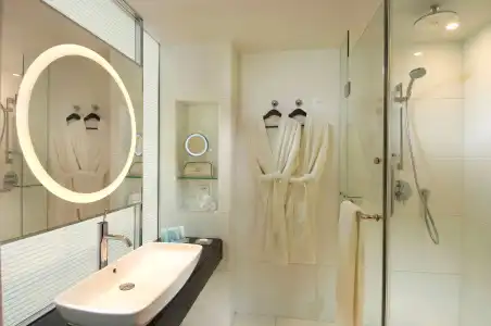 DoubleTree by Hilton Beijing - 8
