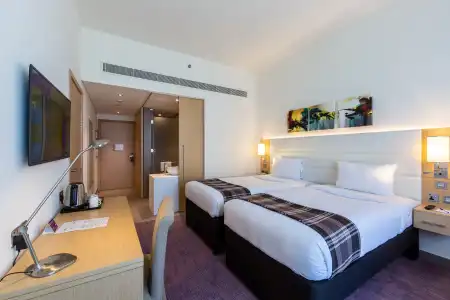 Premier Inn Dubai Dragon Mart - 4