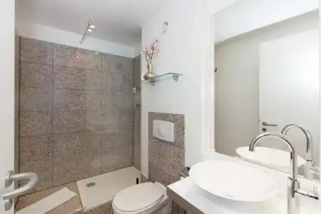 Paragon Apartments - 8