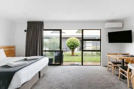 Cobblestone Court Motel – Wenzel Motels - 26
