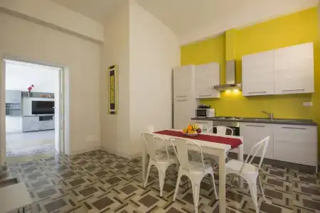 Regis Condo - 185