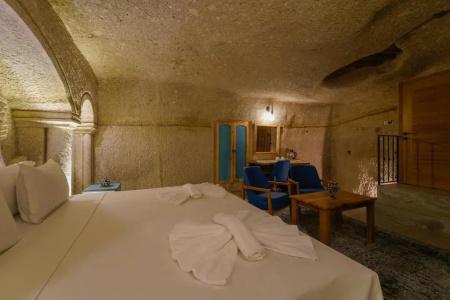 The Niche Cave - 84
