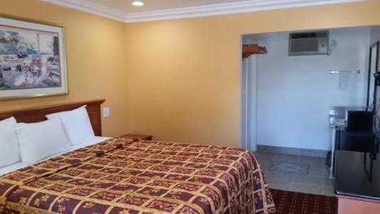 Pepper Tree Boutique Kitchen Studios - Anaheim - 49