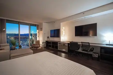 Beautiful Palms Place Suite - 530