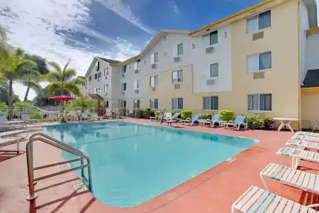 Super 8 by Wyndham Clearwater/St. Petersburg Airport - 8