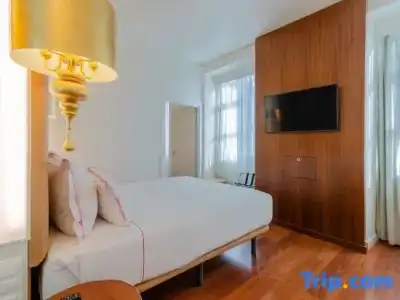 The 7, Suites, Studios & Apartments - 17
