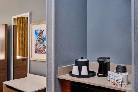 Hampton Inn Anchorage - 2