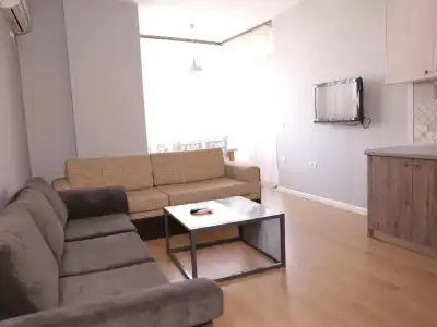 Oda Tirana - 112