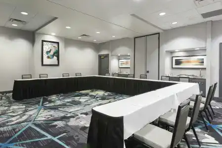 Embassy Suites by Hilton Orlando Airport - 3