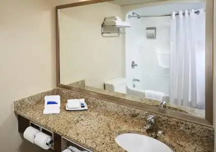 Best Western Plus Guildwood Inn - 9