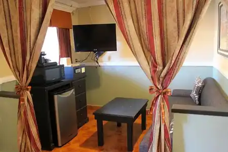 Paradise Inn & Suites - 24