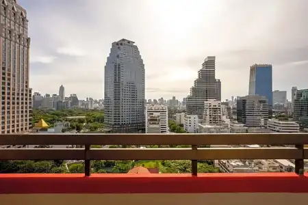 Bandara Silom Suites - 36