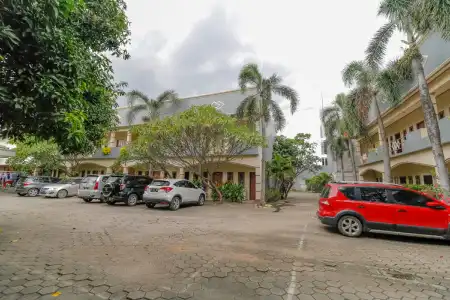 Reddoorz Plus @ Karet Pedurenan 3 - 13