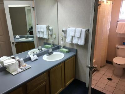 Garden Inn and Suites Fresno - 7