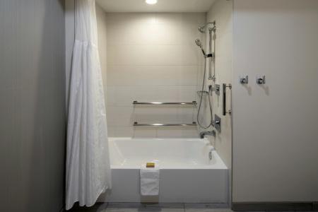 DoubleTree by Hilton Bakersfield - 8